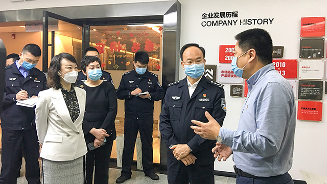 Заместитель мэра Шэньчжэня Сюй Вэньхай привел чиновников города и района посетить SASWELL, чтобы исследовать профилактику эпидемий, контроль и возобновление работы